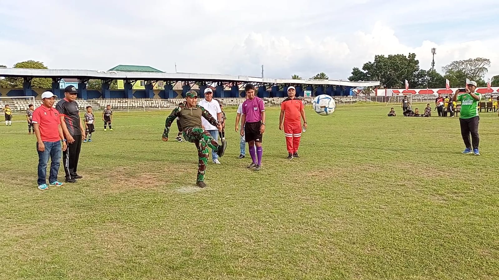 Melalui Turnamen Sepak Bola, Dandim Kutai Kartanegara Kodam VI/Mulawarman Harapkan Hasilkan Generasi Muda Yang Unggul