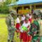 Latihkan Baris Berbaris, Satgas Yonif 762/VYS Tanamkan Disiplin Anak Pedalaman Papua Barat Daya
