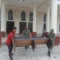 Sinergi TNI-Polri dan Jemaat Gereja dalam Jumat Bersih di Desa Buli