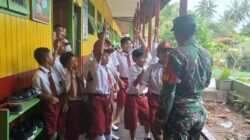 Pupuk kecintaan anak terhadap TNI, Babinsa sambangi SD Negeri 011 Kertabuana