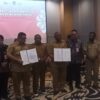 Penandatanganan Surat Keputusan Pembentukan Tim Percepatan Akses Keuangan Daerah (TPAKD) di Provinsi Papua Barat Daya