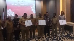 Penandatanganan Surat Keputusan Pembentukan Tim Percepatan Akses Keuangan Daerah (TPAKD) di Provinsi Papua Barat Daya