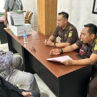 Kejaksaan RI Terima Penyerahan Tersangka dan Barang Bukti dalam Kasus Pencucian Uang