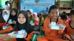 Kepala Bakamla RI Pimpin Makan Siang Bergizi Terhadap 2.500 siswa/i sekolah di seluruh Indonesia