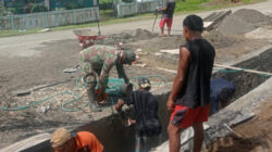 *Karya Bhakti Babinsa Koramil 1512-02/Patani Guna Cegah Banjir*