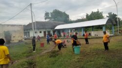 Forkompimka Kecamatan Kenduruan bersama Seluruh Elemen Institusi Pemerintah Daerah Lakukan Kerja Bhakti Bersama di Pasar Rakyat Kenduruan