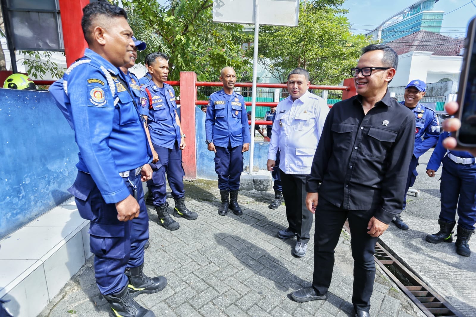 Kunjungi Damkarmat Kota Makassar, Wamendagri Bima Arya Apresiasi Kecepatan dan Responsivitas Layanan