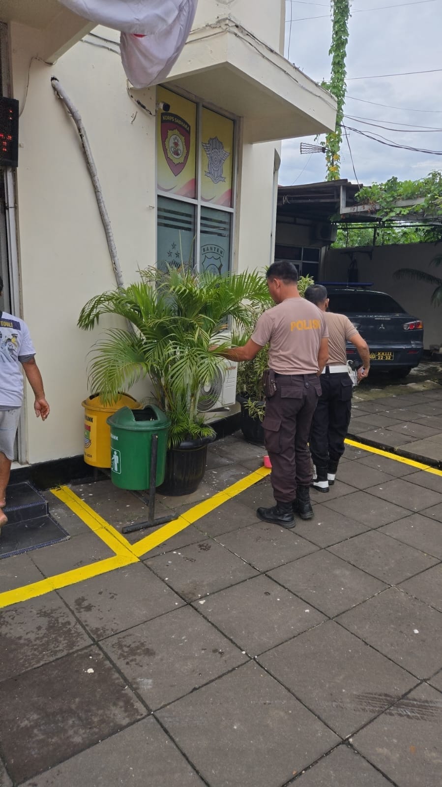 Personil Polsek Cikupa Laksanakan Kerja Bakti, Dipimpin Langsung Kapolsek AKP Johan Armando Utan