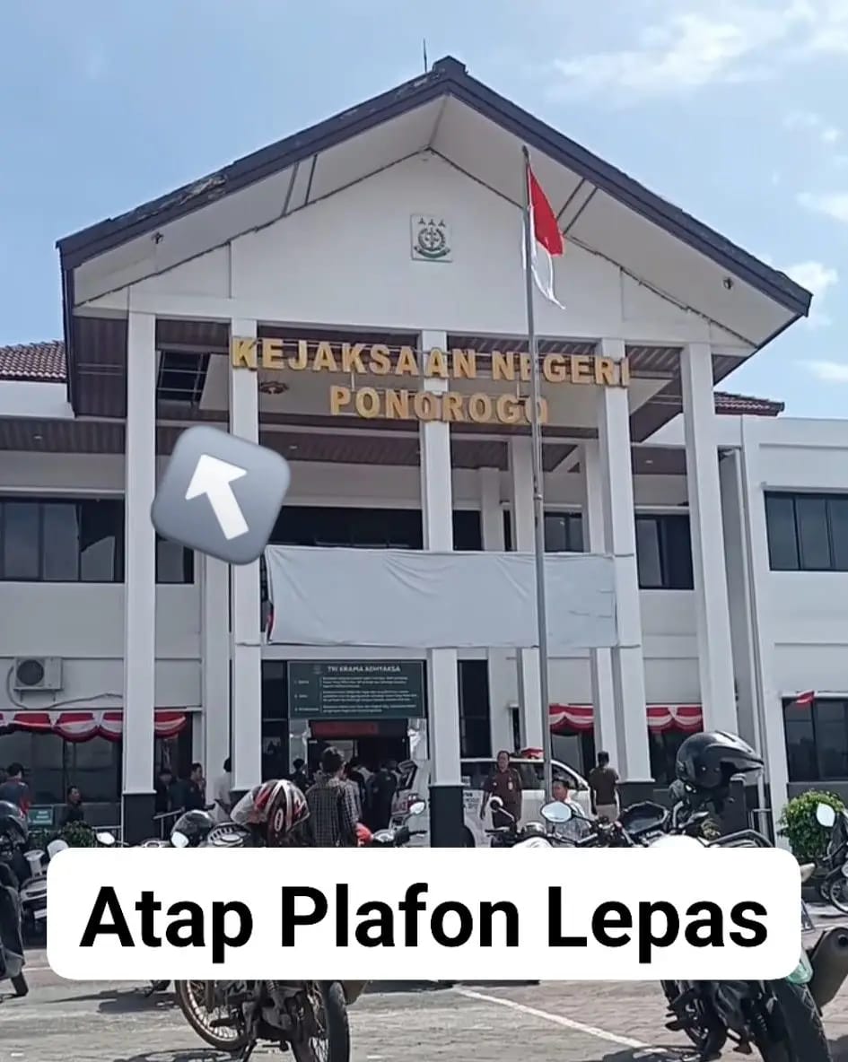 Plafon Kantor Kejari Ponorogo Roboh Saat Sidang Tilang, Warga Jadi Korban
