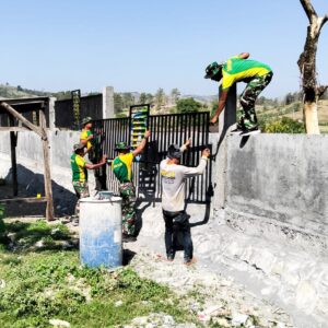 IMG-20250804-WA0053 Satgas TMMD 125 Bojonegoro Bangun Pagar SDN Soko IV