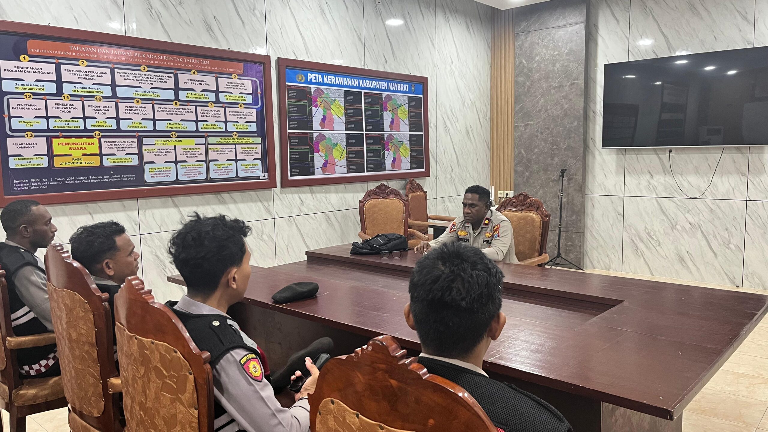 Kapolres Maybrat Laksanakan Diskusi Bersama Personel Sat Samapta untuk Optimalisasi Pelaksanaan Tugas