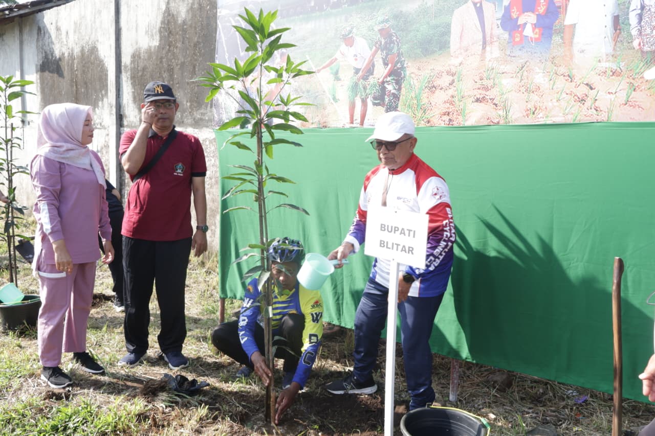 Gowes Dan Penanaman Pohon Warnai Peringatan HUT TNI Ke 80 Di Blitar