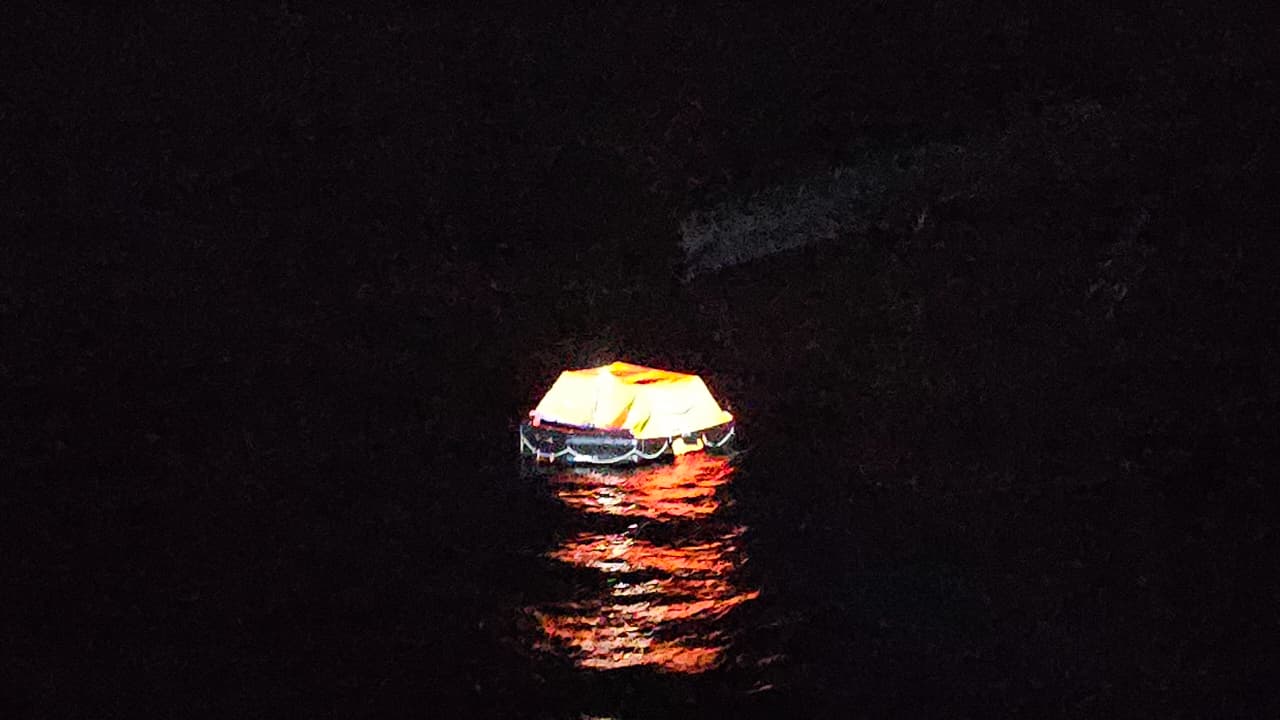 Bakamla RI Evakuasi Kapal MV Leann Yang Terbakar di Perairan Anambas