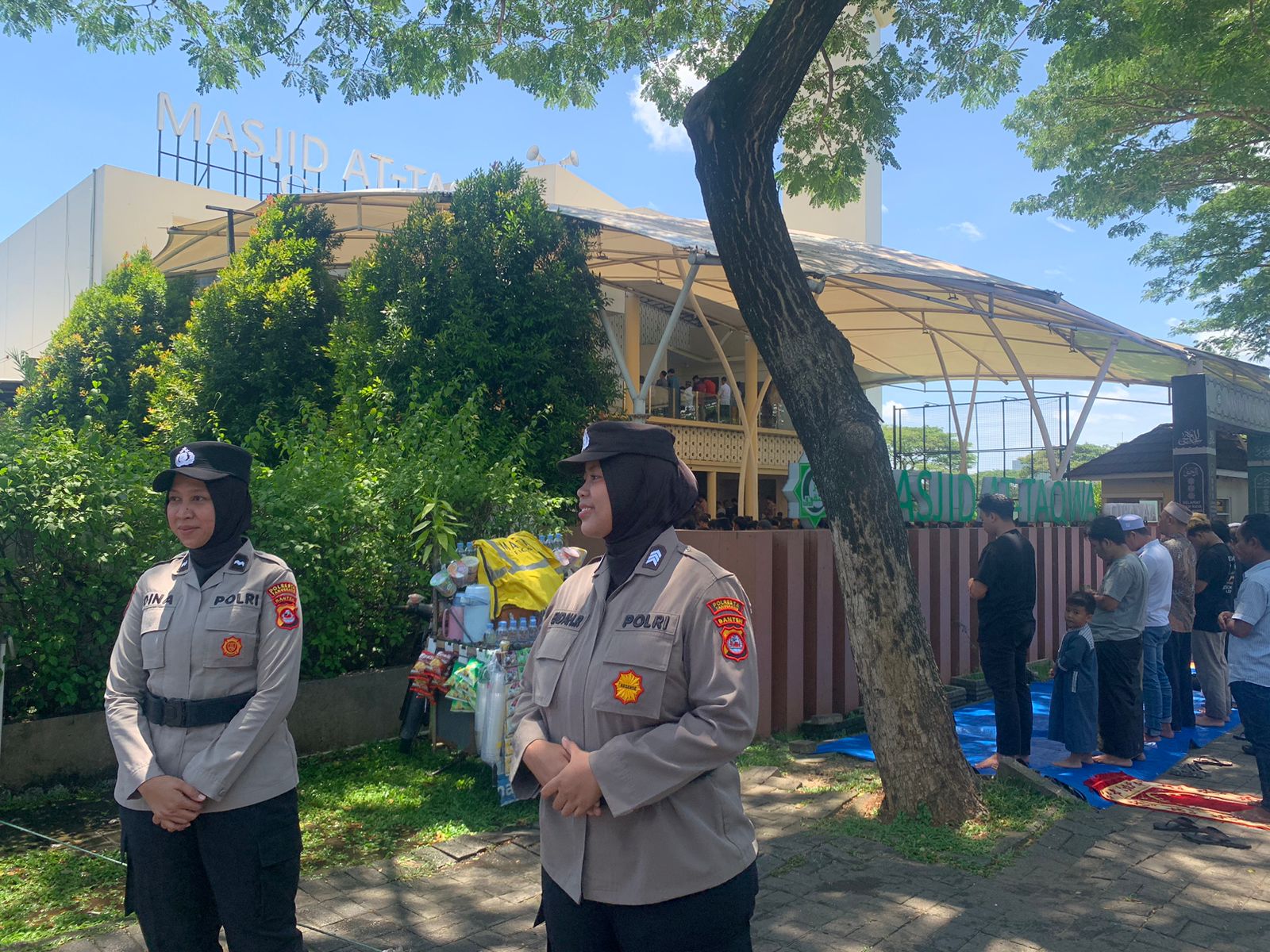 Polwan Polresta Tangerang Amankan Shalat Jumat di Masjid At-Taqwa Citra Raya
