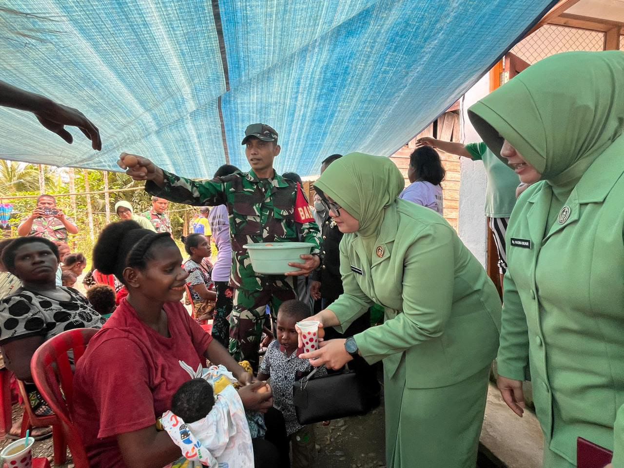 Dukung Program Penurunan Angka Stunting, Kodim 1710/Mimika Beri Makanan Tambahan Kepada Balita Jelang Peringatan HUT Ke-80 TNI