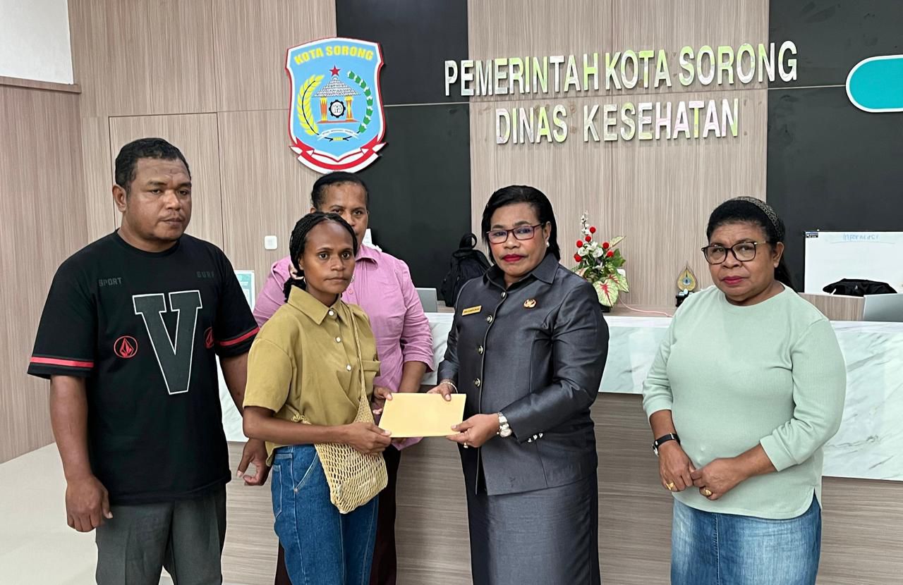 Dinkes Kota Sorong Bantu Bayi Hidrosefalus Rujukan ke Manado