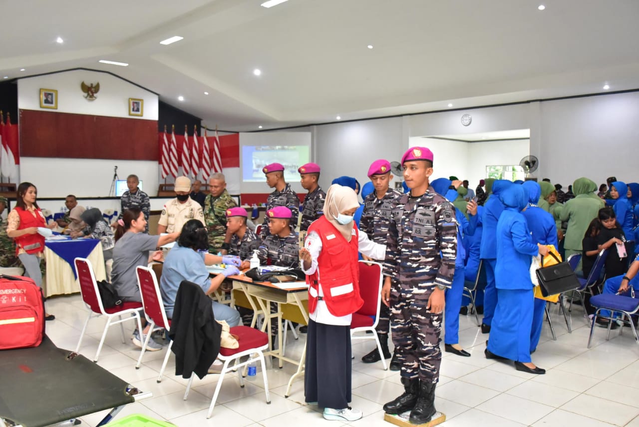 Koarmada III Mengikuti Donor Darah Peringatan HUT ke-80 TNI di Kodaeral XIV Sorong
