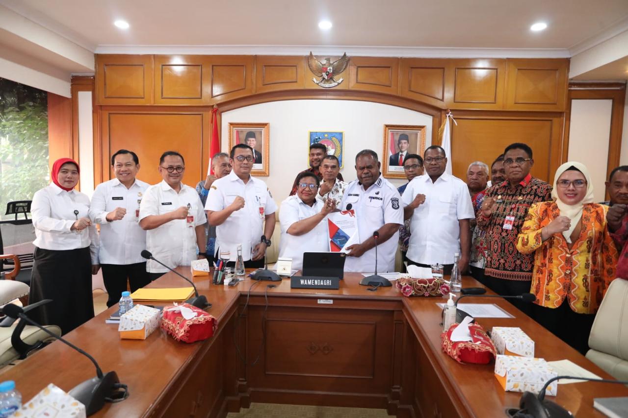 Gubernur Papua Barat Daya Desak Pengembalian Tiga Pulau ke Raja Ampat