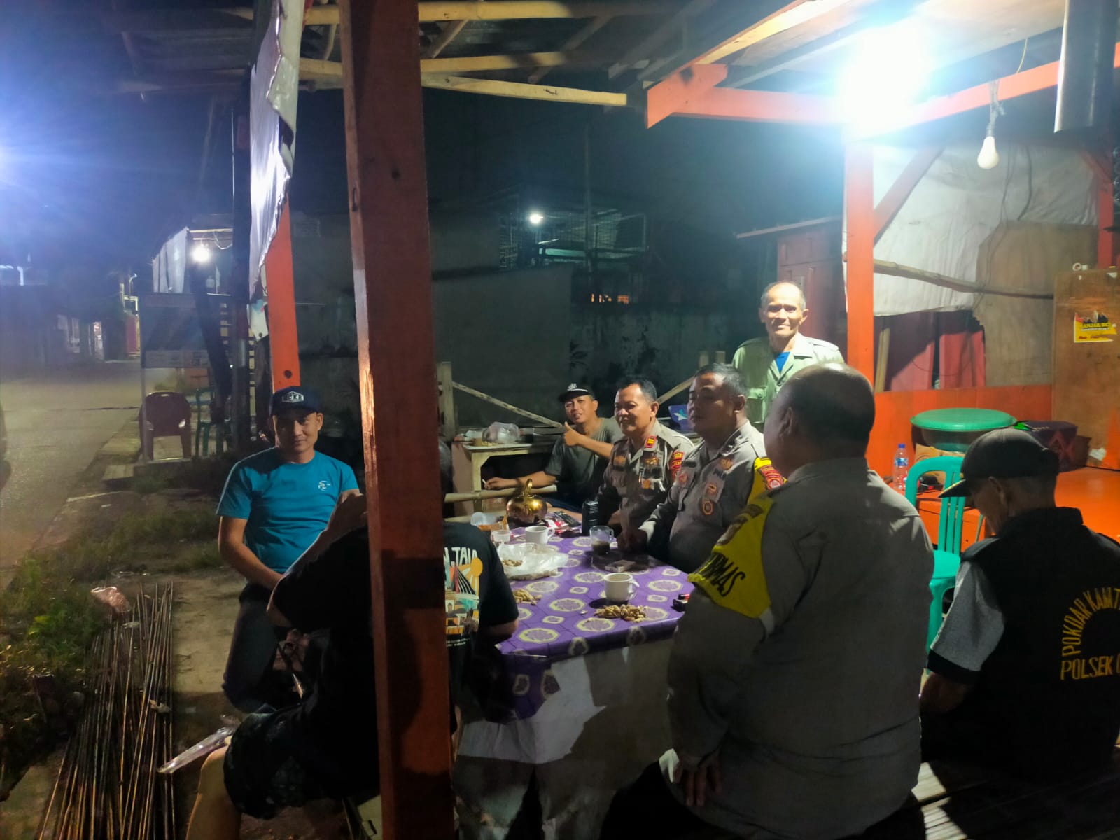 Sinergi Polri dan Masyarakat, Polsek Cikupa Ikut Ronda Malam di Desa Dukuh