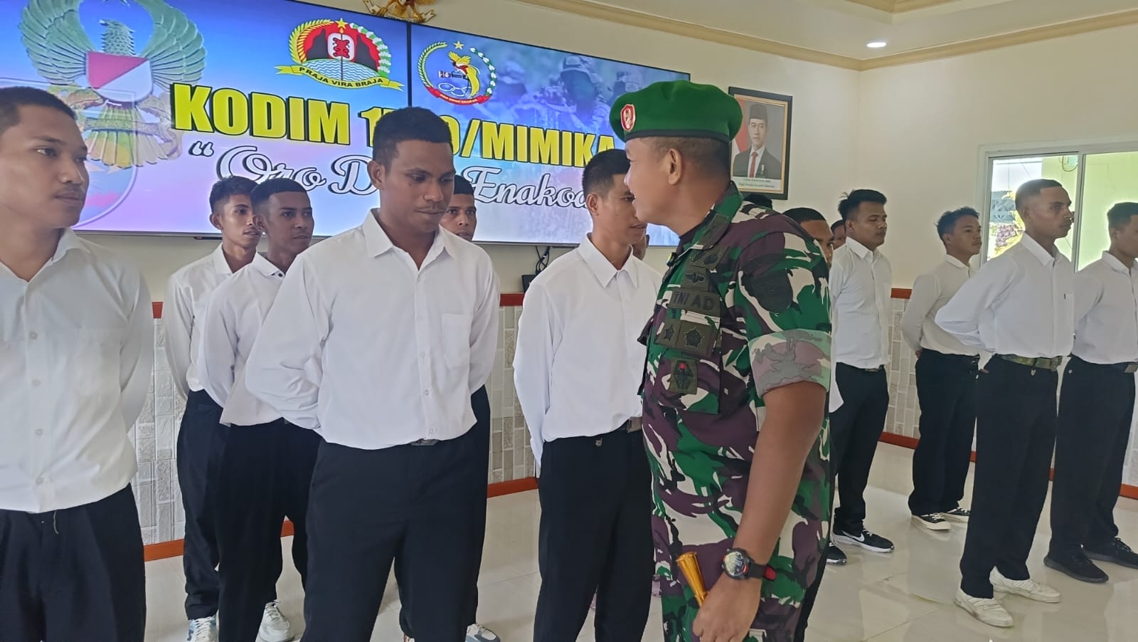 Dandim 1710/Mimika Beri Pengarahan Kepada Pendaftar Rekrutmen Calon Prajurit TNI AD TA 2025