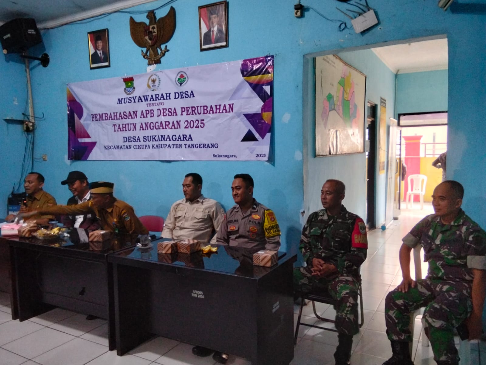 Polsek Cikupa Kawal Musyawarah Desa Sukanagara Bahas Perubahan APBDes 2025