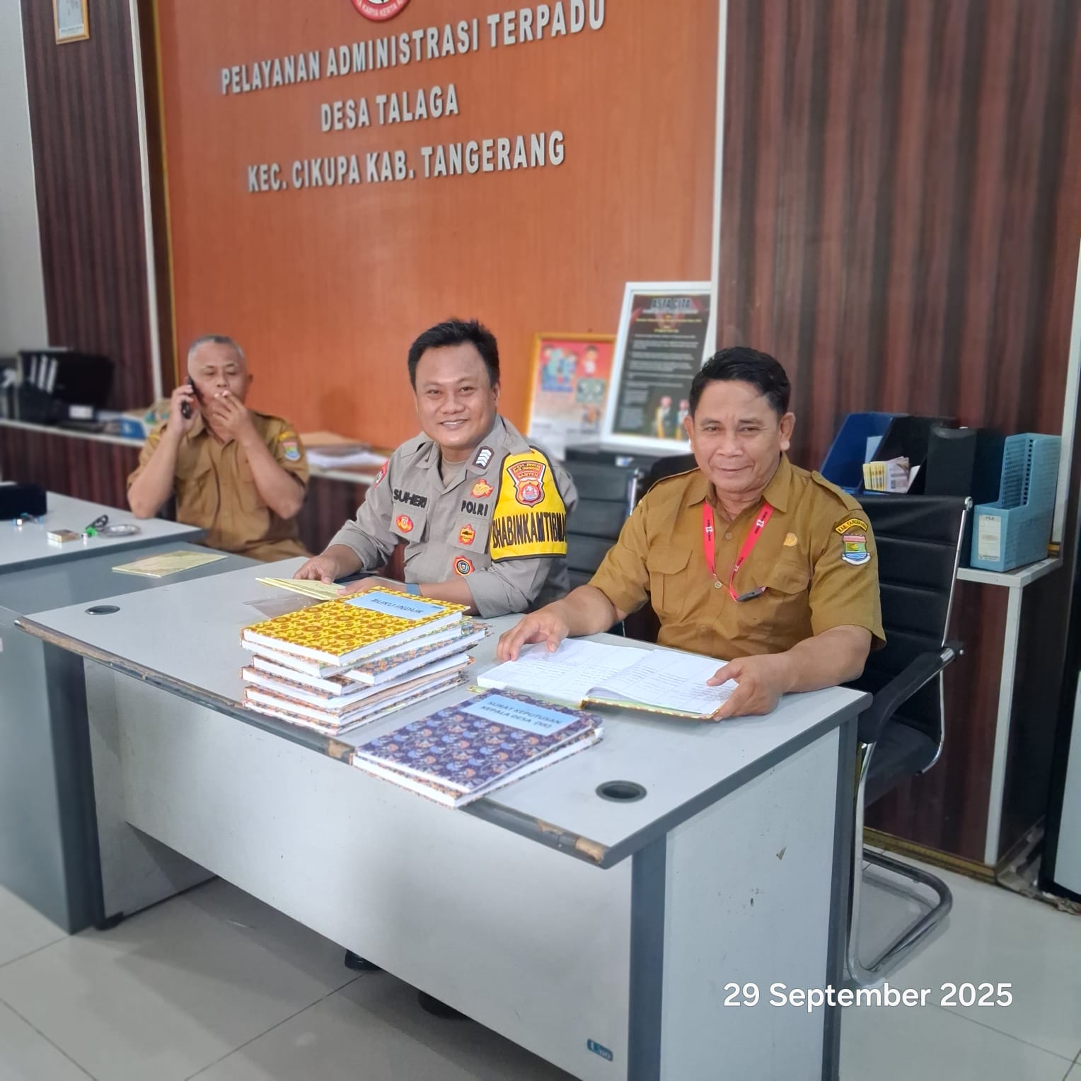 Bhabinkamtibmas Desa Talaga Edukasi Warga Soal Keamanan dan Layanan 110