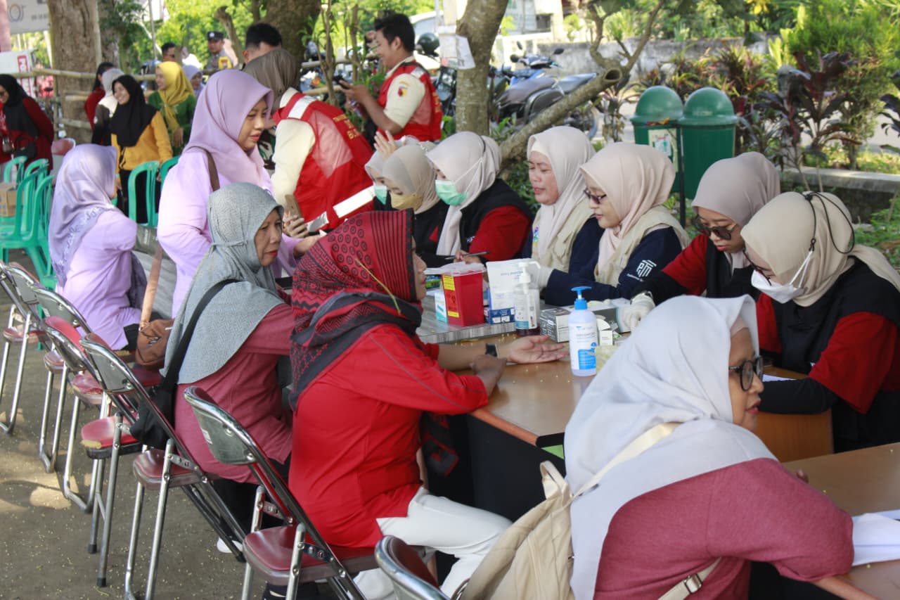 Bakti Sosial Dan Senam Bersama, Warnai Acara Tanam Pohon Dan Sebar Bibit Nila Di Lahan Integrated Farming Kodim 0808 Blitar
