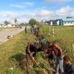 Satgas TMMD ke-126 Gelar Kegiatan Jum’at Bersih Bersama Warga Distrik Moraid