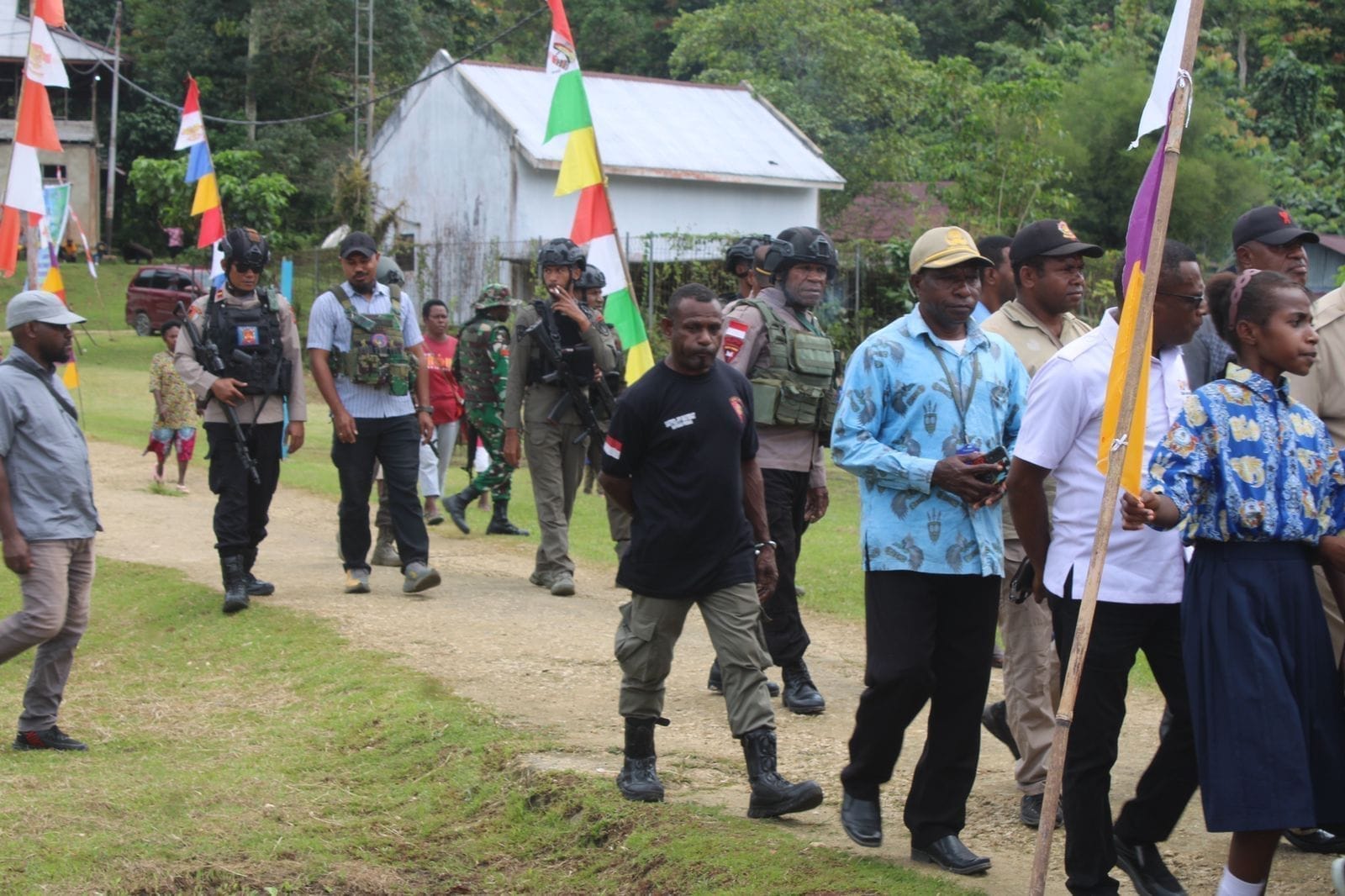 Polres Maybrat Laksanakan Pengawalan dan Pengamanan Launching Program Sekolah Sepanjang Hari (SSH) di Dua Sekolah