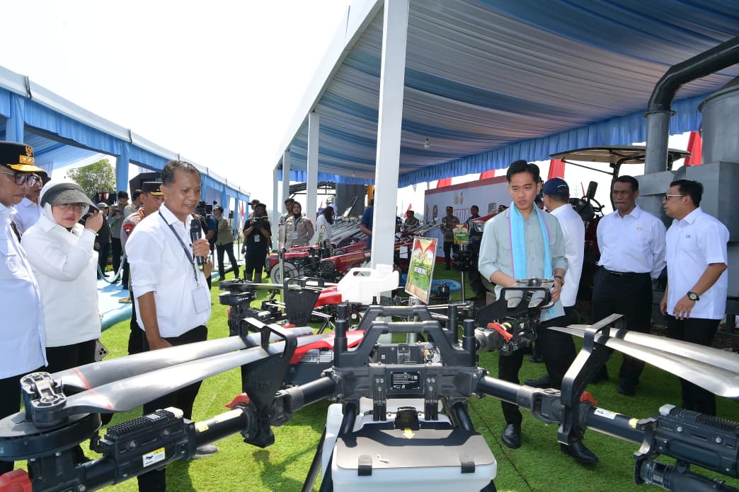 Wapres Dukung Polri Perkuat Kemandirian Pangan Lewat Penanaman Jagung dan Penebaran Benih Ikan di Tangerang Wapres Dukung Polri Perkuat Kemandirian Pangan Lewat Penanaman Jagung dan Penebaran Benih Ikan di Tangerang