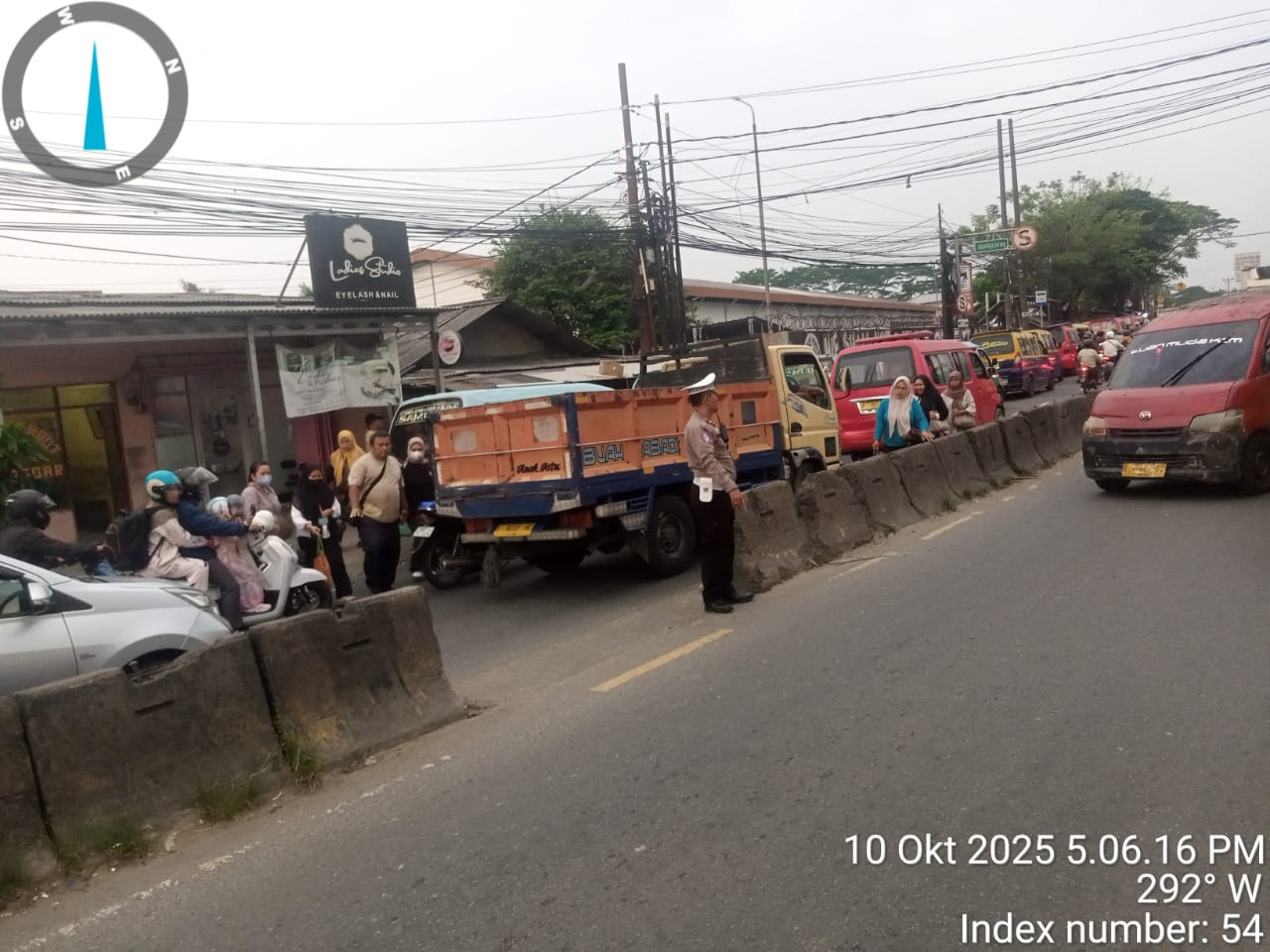 Pantau Langsung di Lapangan, IPTU Udi Muhdi Pastikan Pengaturan Lalin Sore Berjalan Tertib