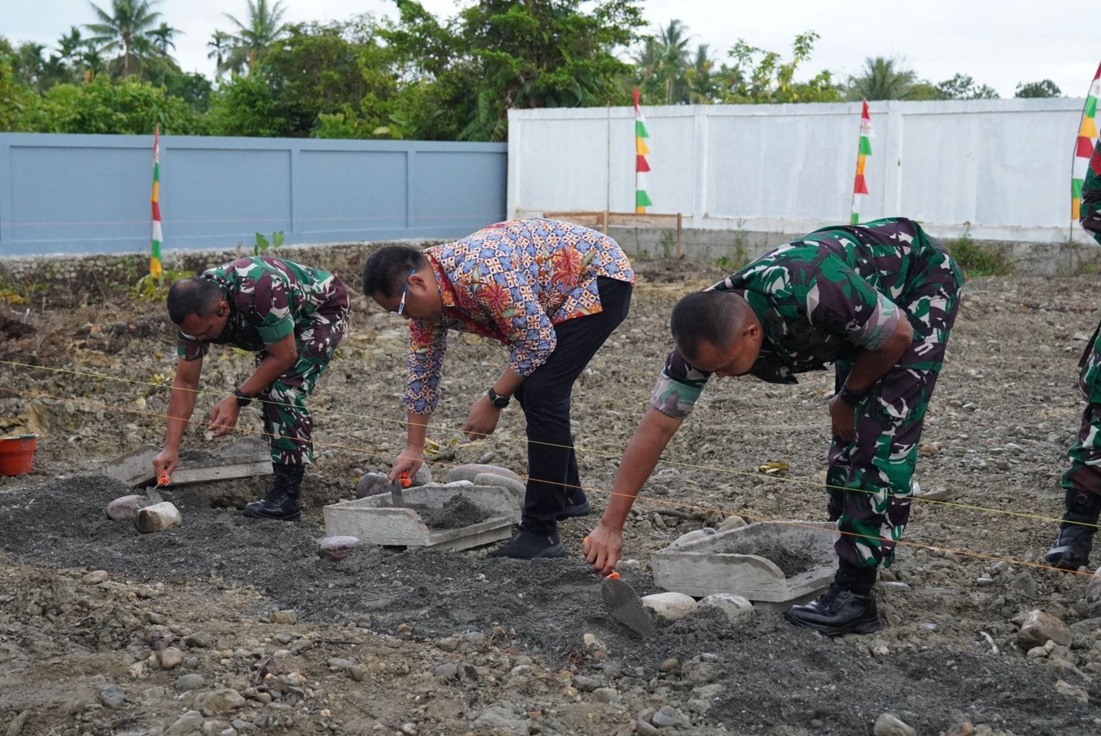 Dandim 1710/Mimika Dampingi Kasdam XVII/Cenderawasih Hadiri Groundbreaking Pembangunan Koperasi Desa dan Kampung Merah Putih