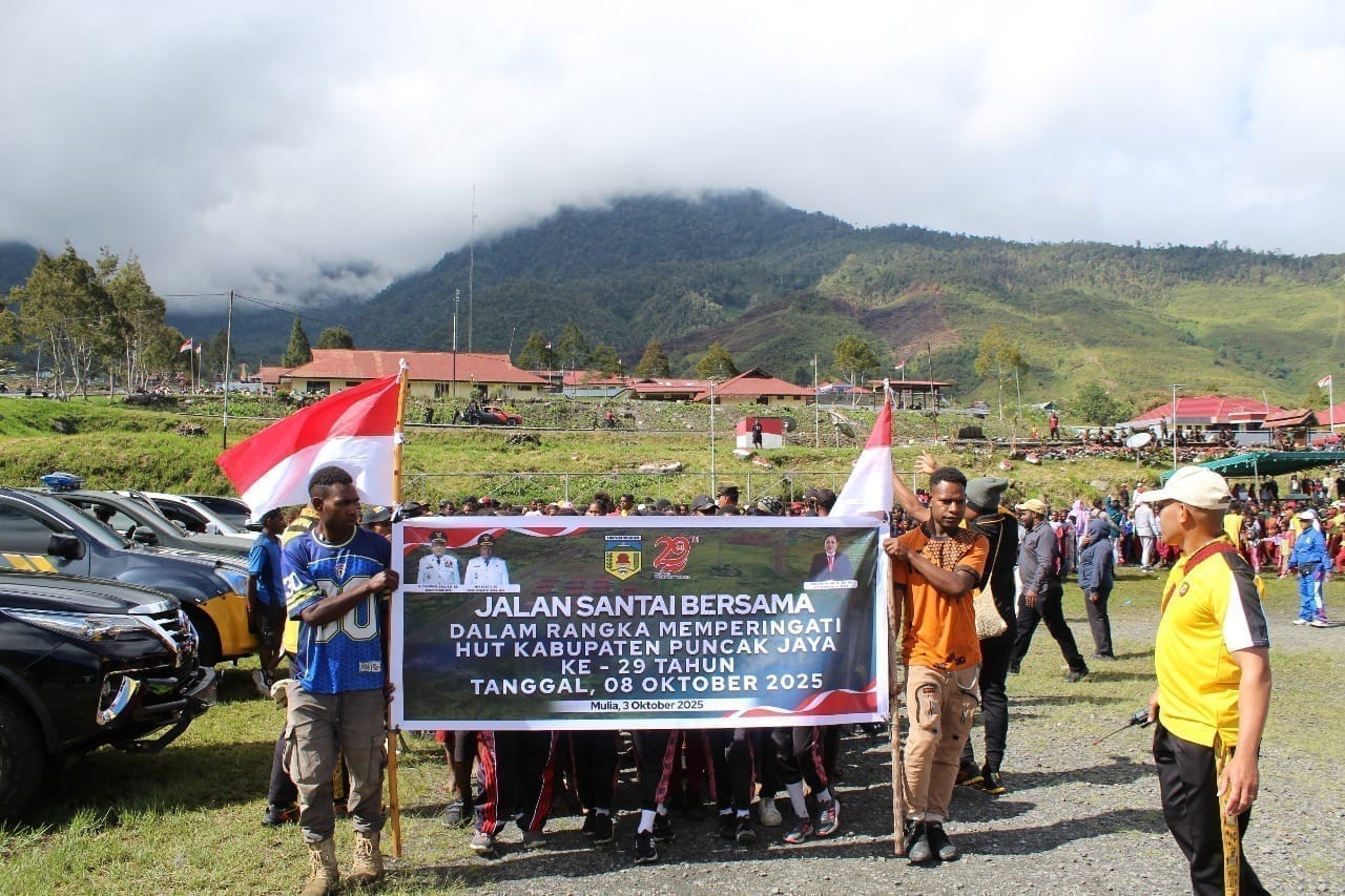 Meriahkan HUT Kabupaten Puncak Jaya Yang ke-29, Kodim 1714/Puncak Jaya Ikuti Kegiatan Jalan Santai Bersama