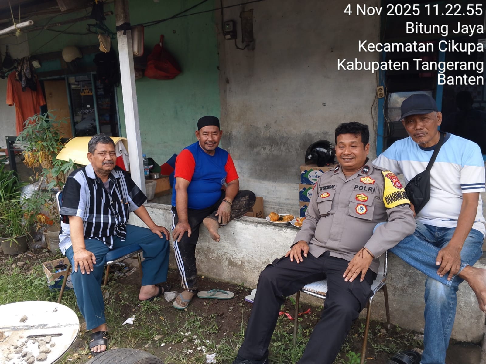 Bhabinkamtibmas Desa Bitung Jaya Takziah ke Rumah Duka Anggota Pokdarkamtibmas, Wujud Kepedulian Polri terhadap Warga