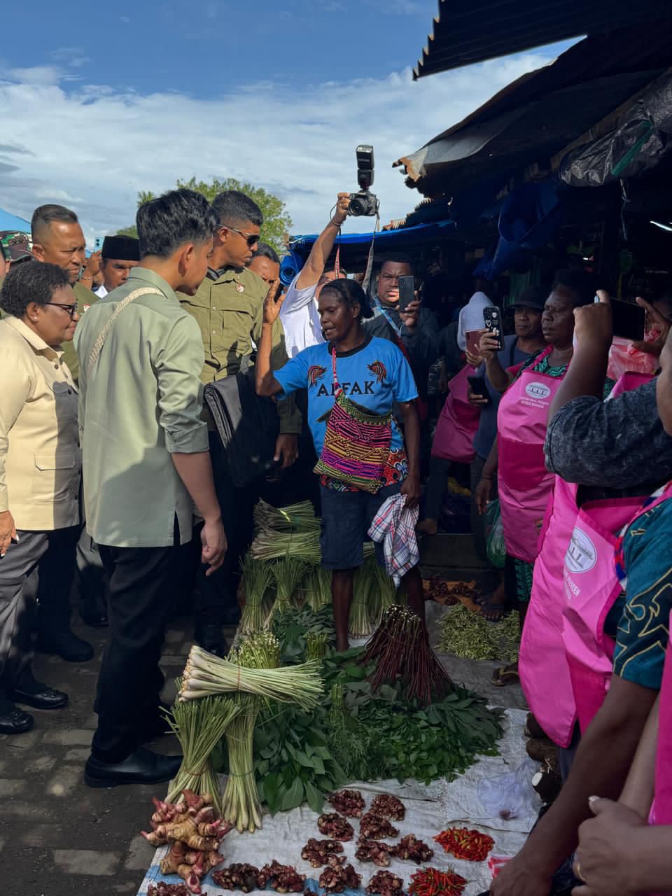 Tinjau Pasar Wosi Manokwari, Wapres Pastikan Stabilitas Harga dan Kondisi Infrastruktur Pasar