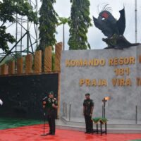 Danrem 181/PVT Brigjen TNI Slamet Riadi Pimpin Serah Terima Jabatan Dandim 1805/Raja Ampat dan Tradisi Satuan