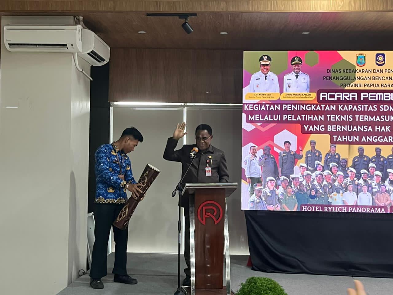 Pj Sekda Papua Barat Daya Buka Bimtek Satpol PP: Tegakkan Perda dengan Pendekatan Humanis dan Berbasis HAM