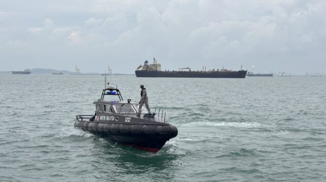 Bakamla RI Jemput Empat Nelayan Indonesia di Perbatasan Laut Indonesia–Malaysia