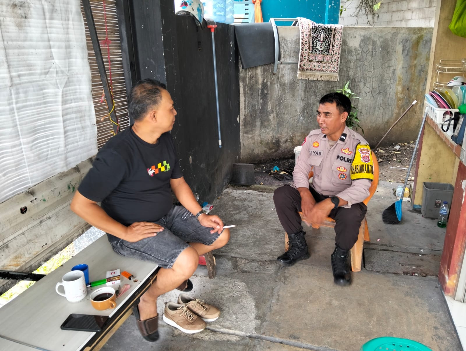 Bhabinkamtibmas Kelurahan Sukamulya Sambangi Warga, Ajak Jaga Keamanan Lingkungan