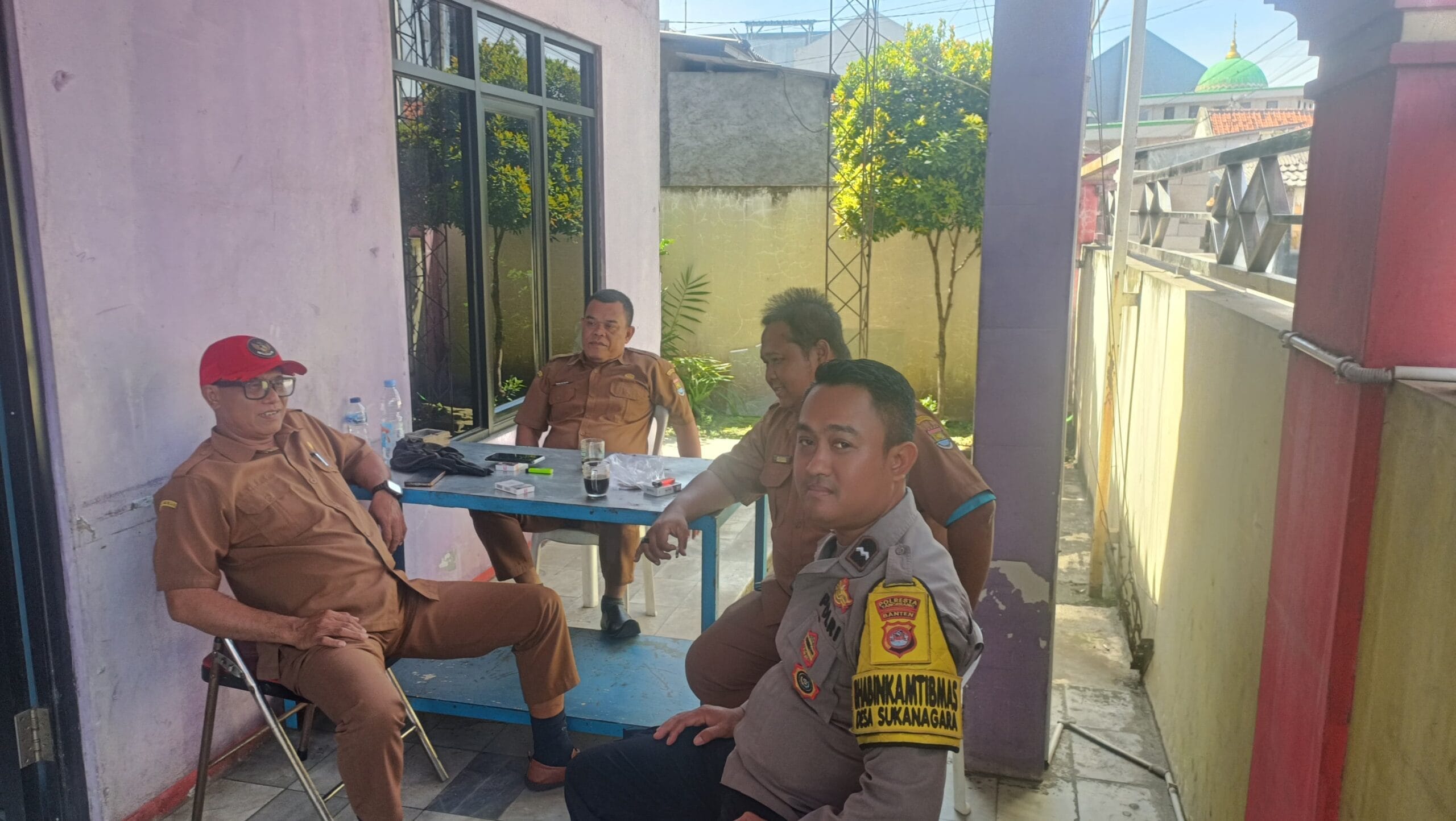 Bhabinkamtibmas Sukanagara Lakukan Kunjungan dan Edukasi Kamtibmas ke Kantor Desa