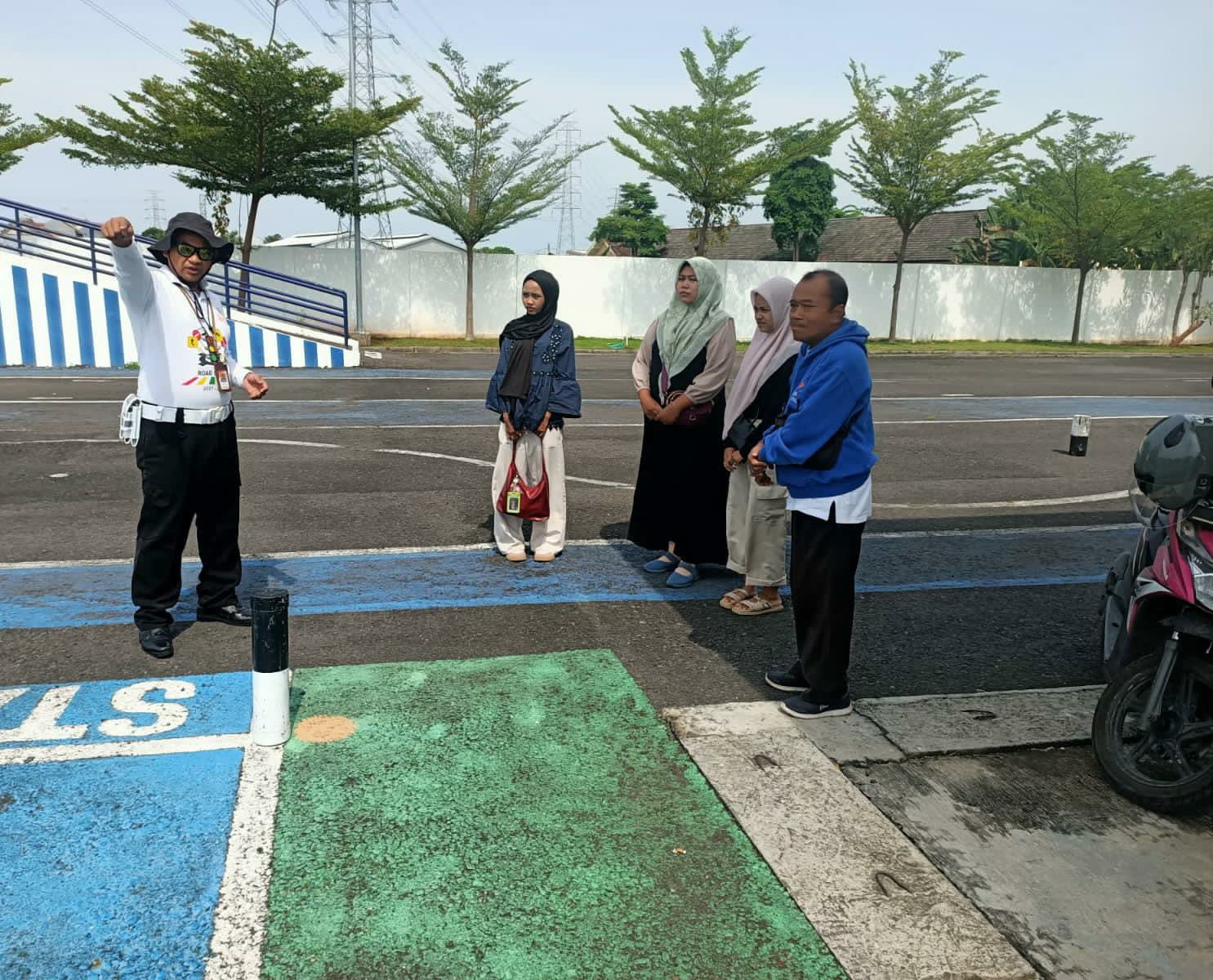 Senyum Satlantas Tuban Warnai Pagi Masyarakat dalam Program Polantas Menyapa