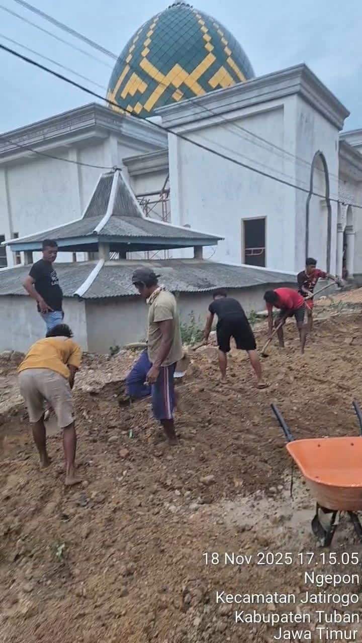 Kebersamaan yang Menghangatkan: Warga Ngepon Bersatu Merawat Masjid Rahmatullah