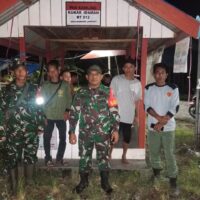 Jaga Kamtibmas, Babinsa Bersama Warga Lakukan Patroli Siskamling