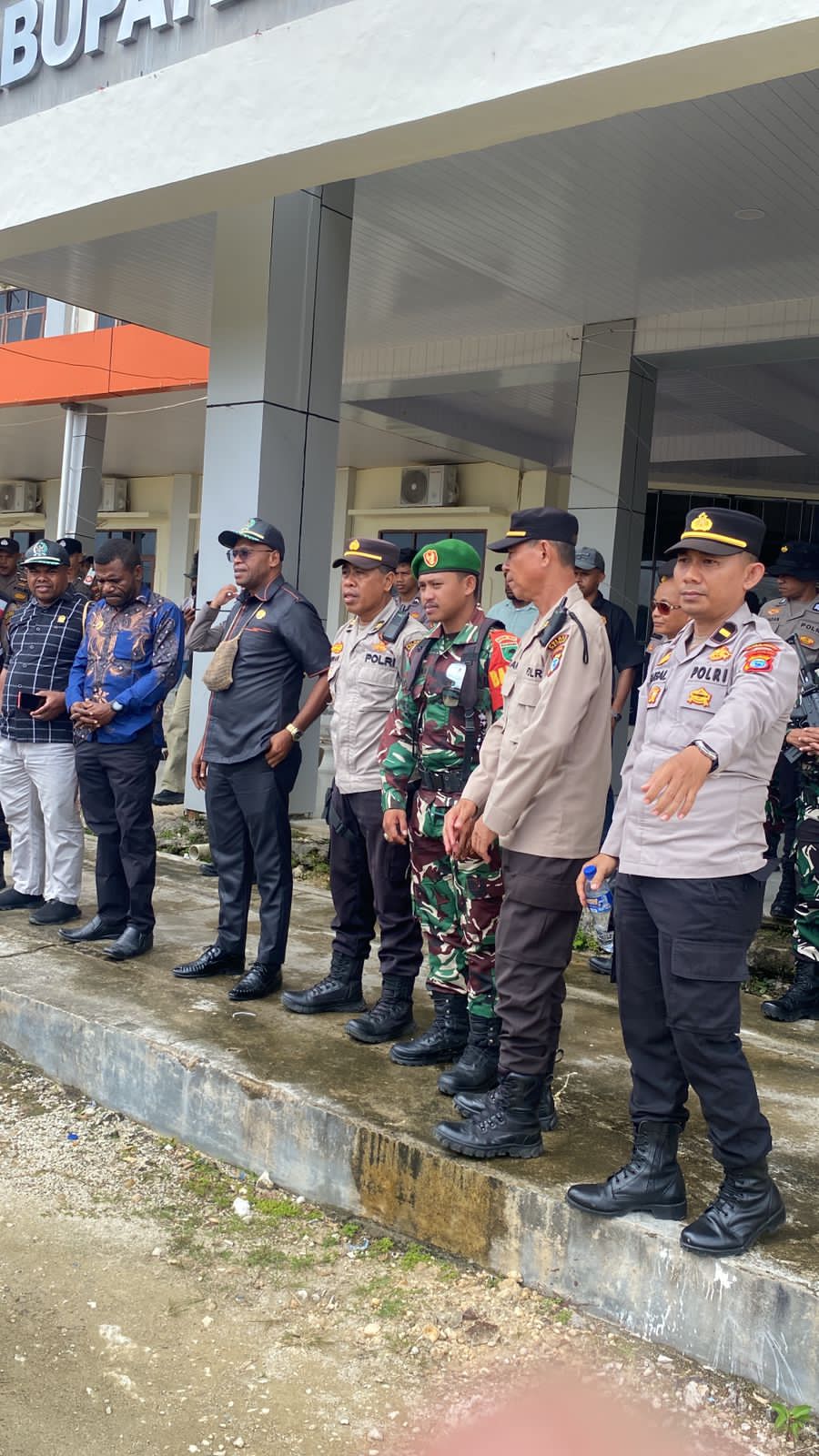 Polres Maybrat Amankan Aksi Demonstrasi Solidaritas Rakyat Papua Peduli HAM Di Kantor DPRK Aifat