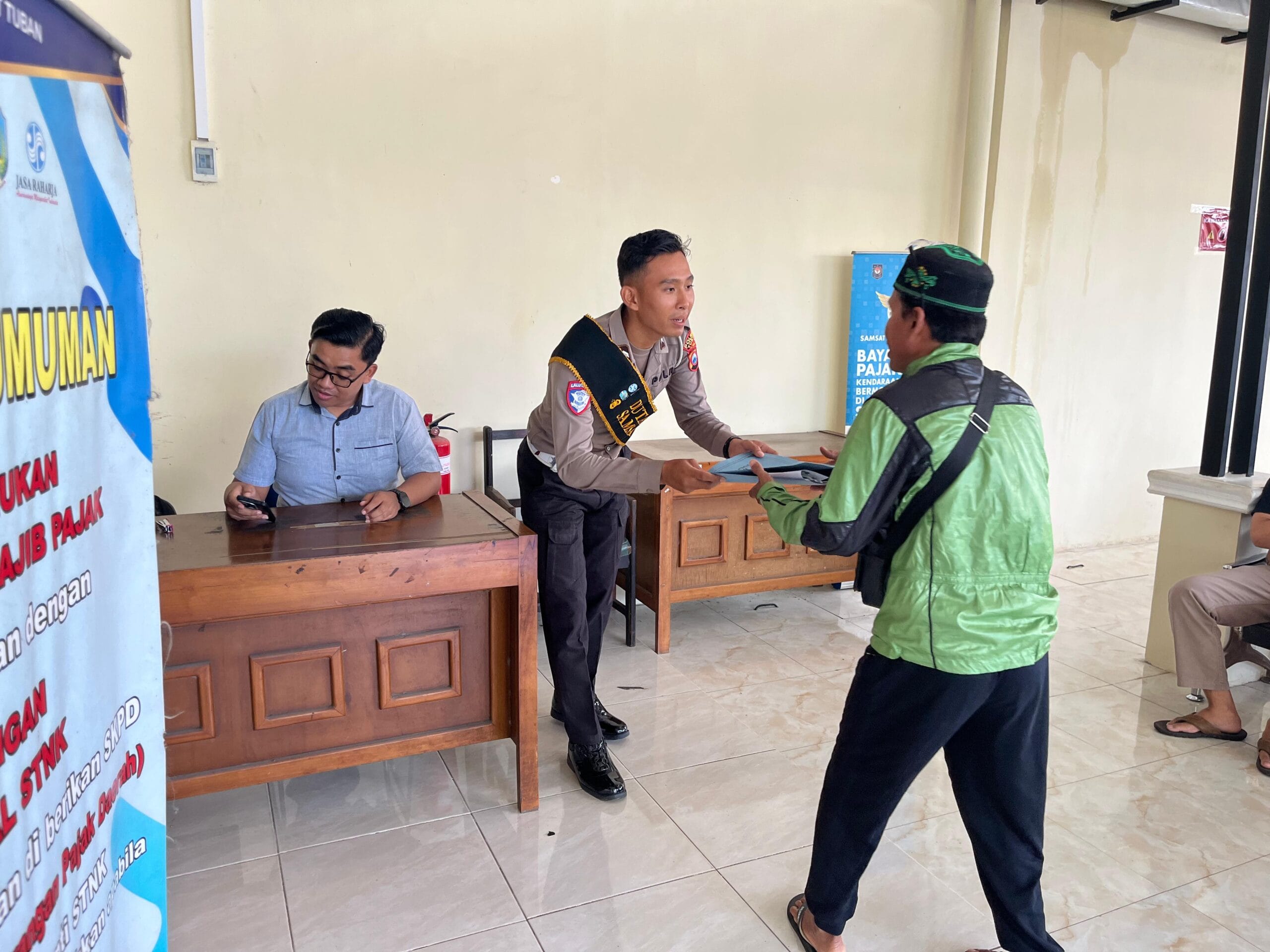 Saat Polisi Datang Menyapa, Bukan Menakutkan: Wajah Baru Polantas Tuban