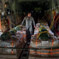 TNI Lakukan Airdrop Bantuan Sembako 5,4 Ton di Blankejeren, Gayo Lues