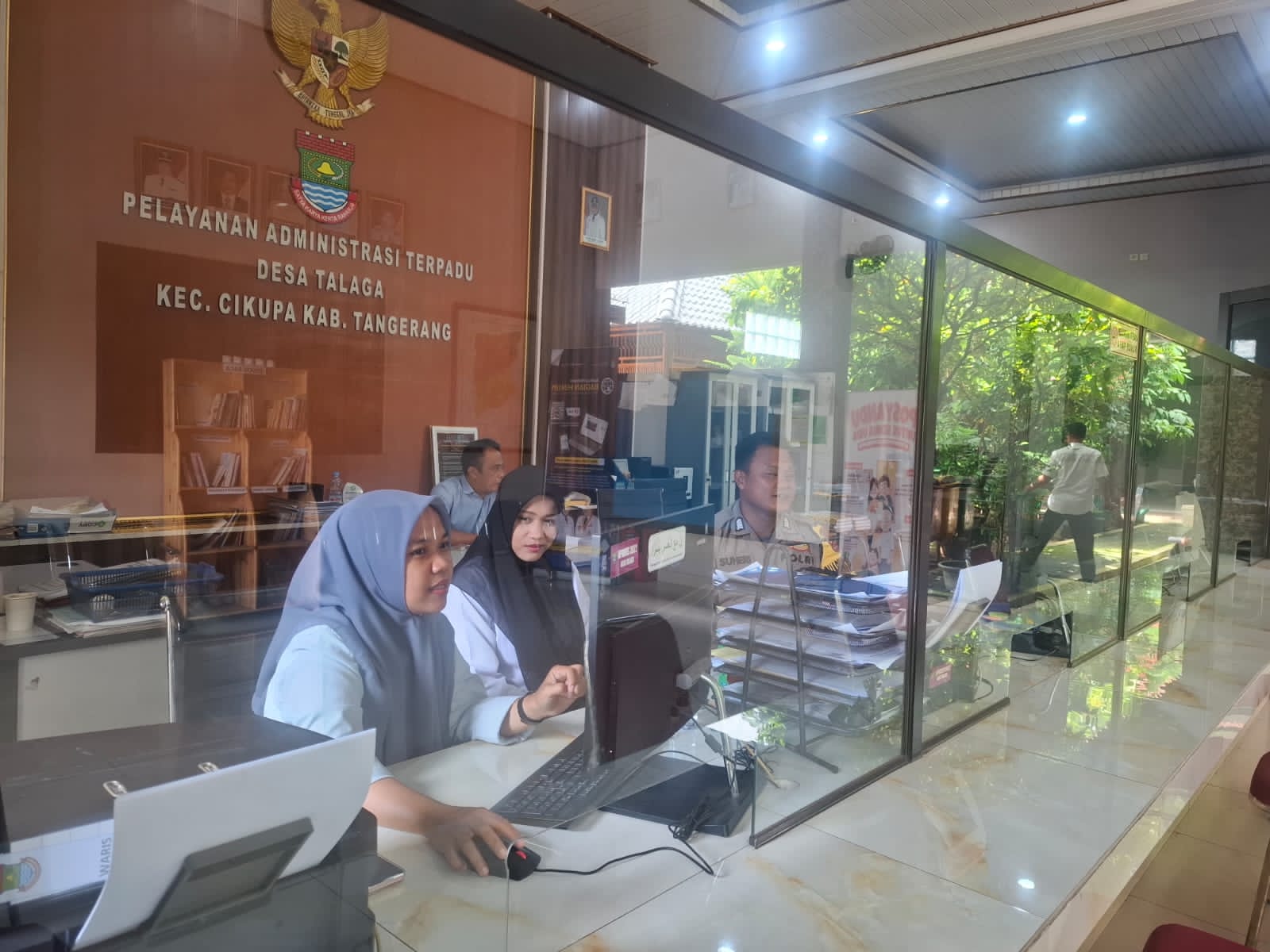 Bhabinkamtibmas Polsek Cikupa Sambangi Warga Desa Talaga, Perkuat Edukasi dan Harkamtibmas