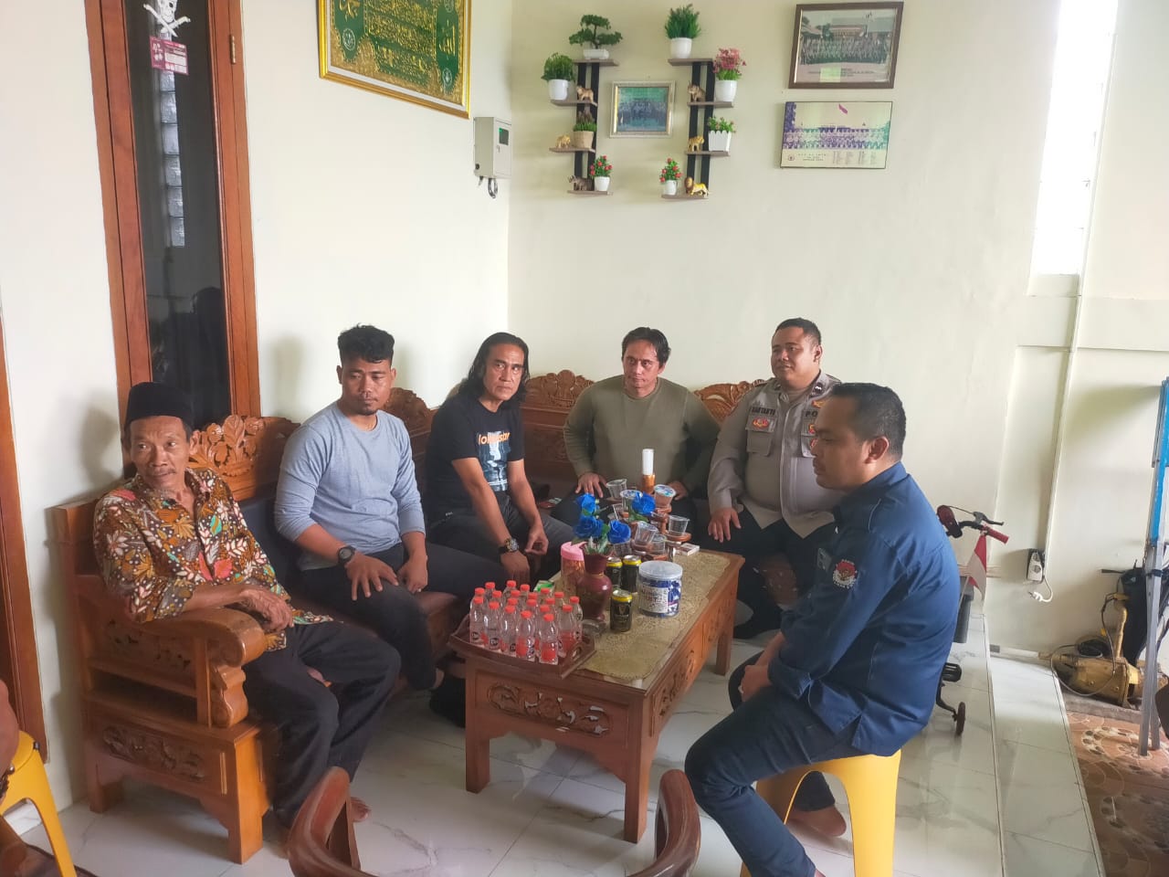 Bhabinkamtibmas Polsek Cikupa Sambangi Warga Desa Dukuh, Perkuat Harkamtibmas
