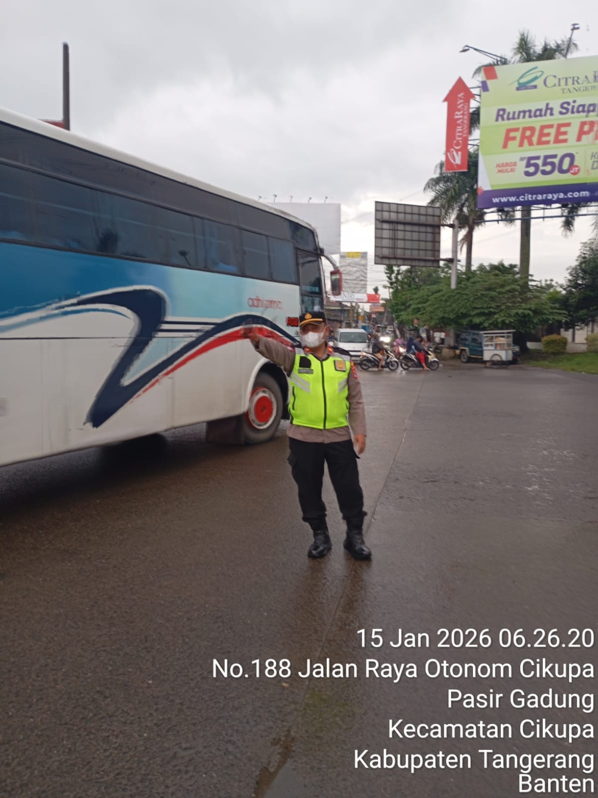 Polsek Cikupa Laksanakan Pengaturan Lalu Lintas Pagi di Simpang Cikupa Mas Polsek Cikupa Laksanakan Pengaturan Lalu Lintas Pagi di Simpang Cikupa Mas