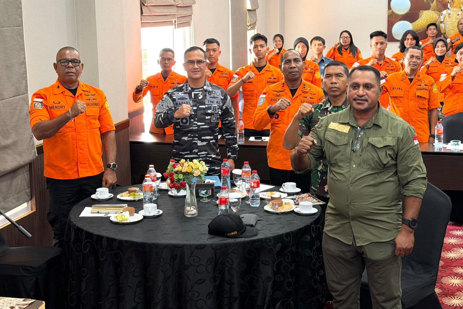 Pemprov PBD Bersama Forkopimda Sambut Kunjungan Utusan Presiden di Bandara Deo Sorong